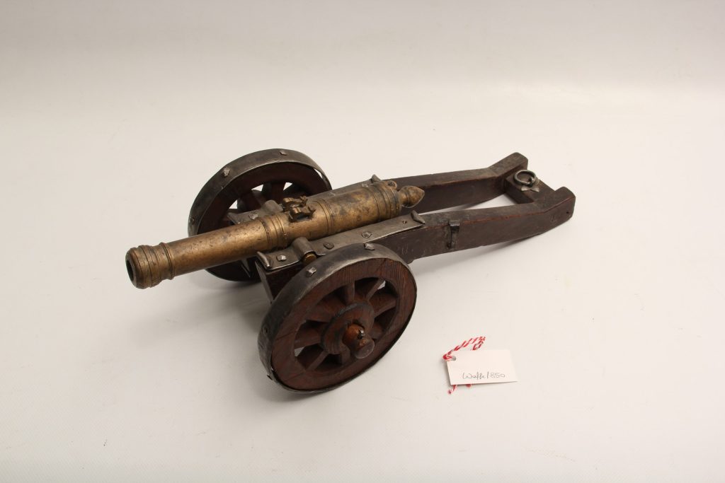Das Geschützmodell findet sich mit der Inventarnummer Waffe/850 im Bestand der Historischen Sammlung.