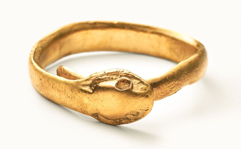 Fingerring mit Schlangenkopfende aus Gold, Gardumo (Trentino), 4.Jh.n.Chr.