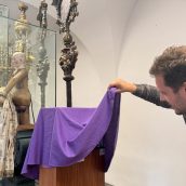 Pr&auml;sentation eines &Uuml;berraschungsobjektes aus der volkskundlichen Sammlung im Rahmen von "After Work: Objekt im Fokus"